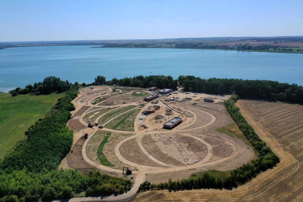 2020-08-04-053D85E4E8-93E3-7F81-E74D-55D30CECB8C9