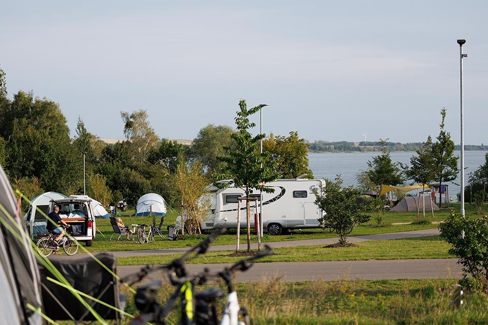 cr3-2351-sonnenkap7E762278-C0FD-2AC1-D145-ABA7E8003FA4