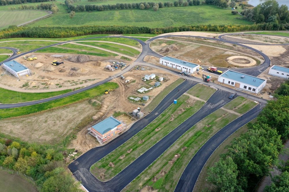 2020-10-13-03B571F2E1-91A6-7783-C068-1F2C92F3580E